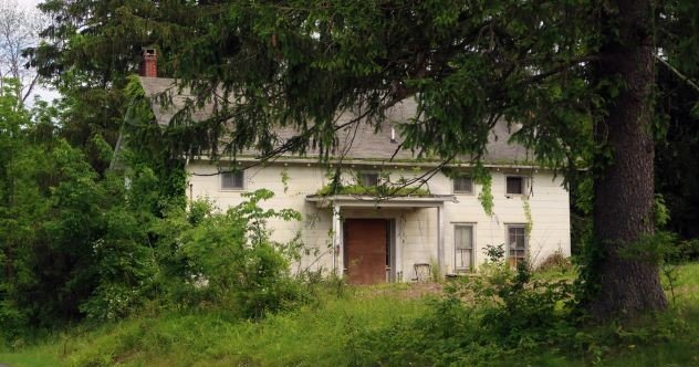 10 Shocking Tales of Bodies Found in Abandoned Houses